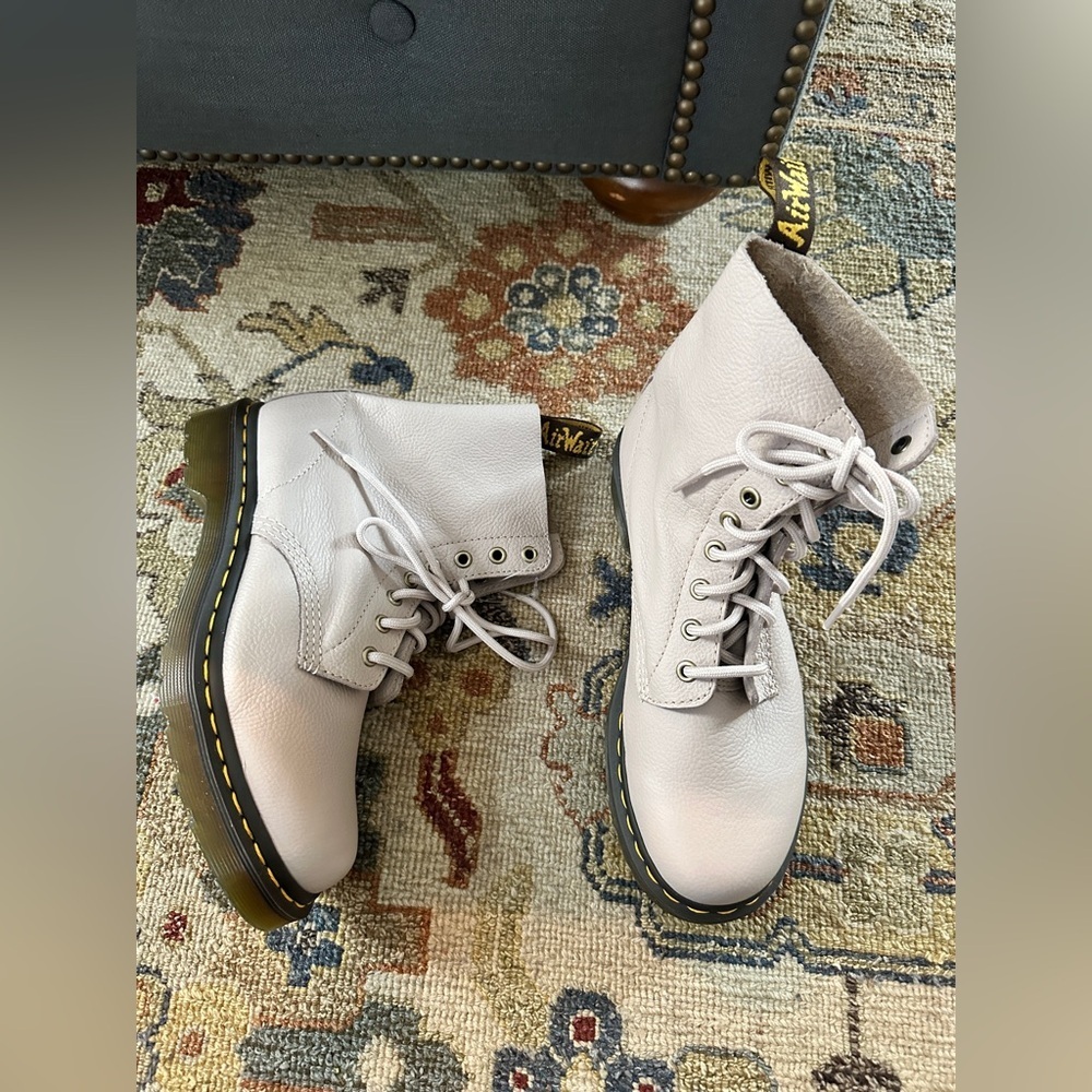 NWOT Dr. Martens 1460 Pascal Boots Vintage Taupe sz 8